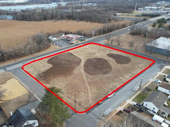 8 S Delaware St, Paulsboro, NJ 08066