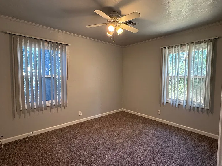 3205 N Commerce St — Photo 13