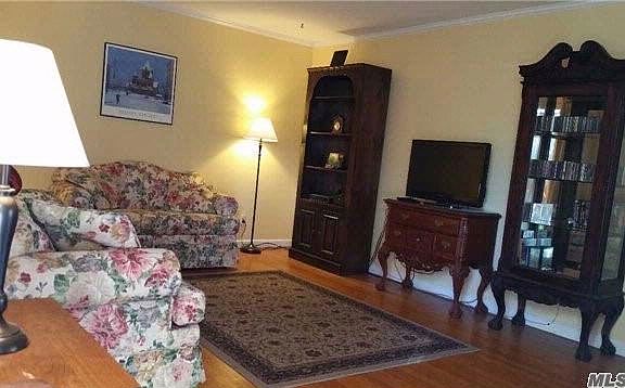 4th image of 233 Woodlawn Ave