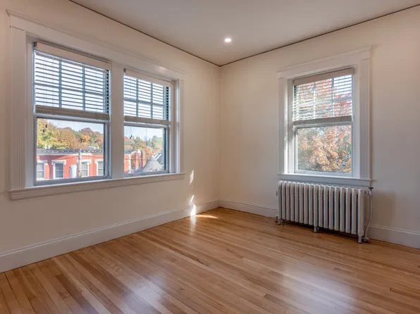2 Claflin Rd #6, Brookline, MA 02445