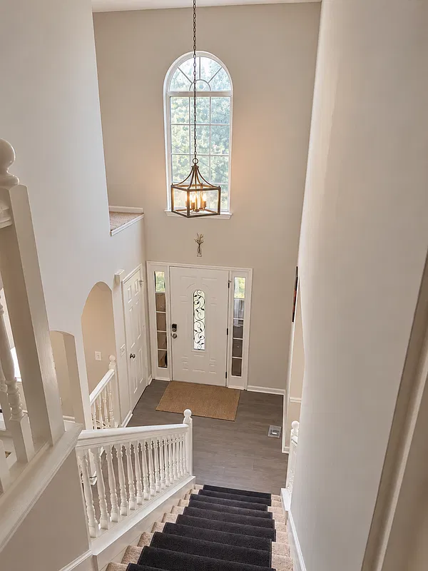 4 bed, 2.5 bath, 2060 sqft, $2,395 — Photo 2