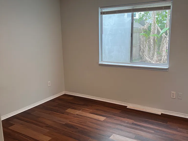 627 Aquatic Dr — Photo 11