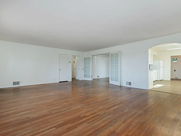 2120 State St — Photo 8