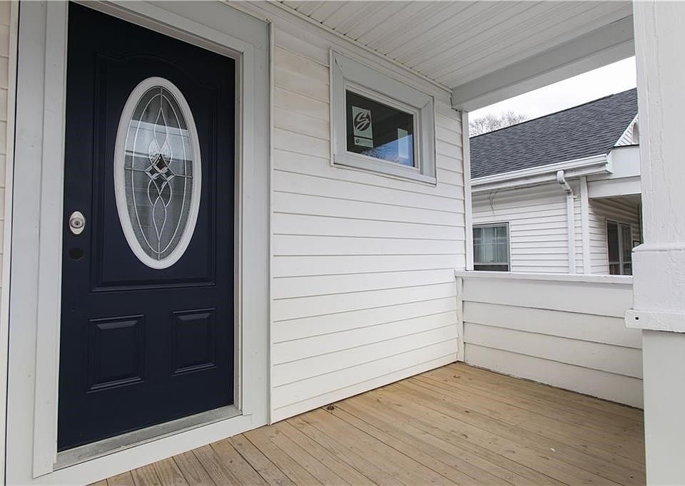 1st image of 219 Clarence St