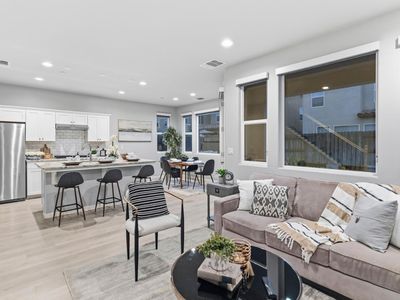 859 Lassen Ln W, Madera, CA, 93636