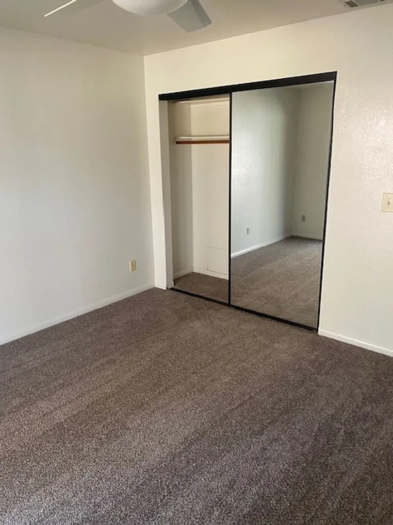 Ojai - Charming single story, two bedroom 1.5 bath condo with large yard. — Photo 2