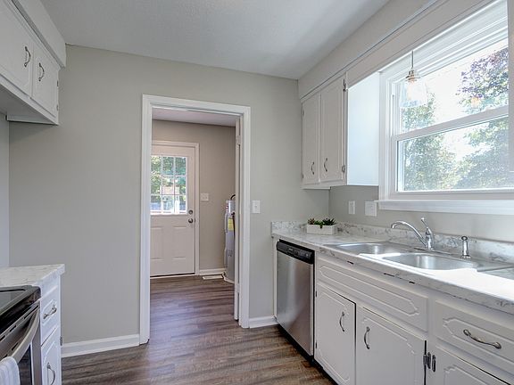 3rd image of 565 Lorie Ln