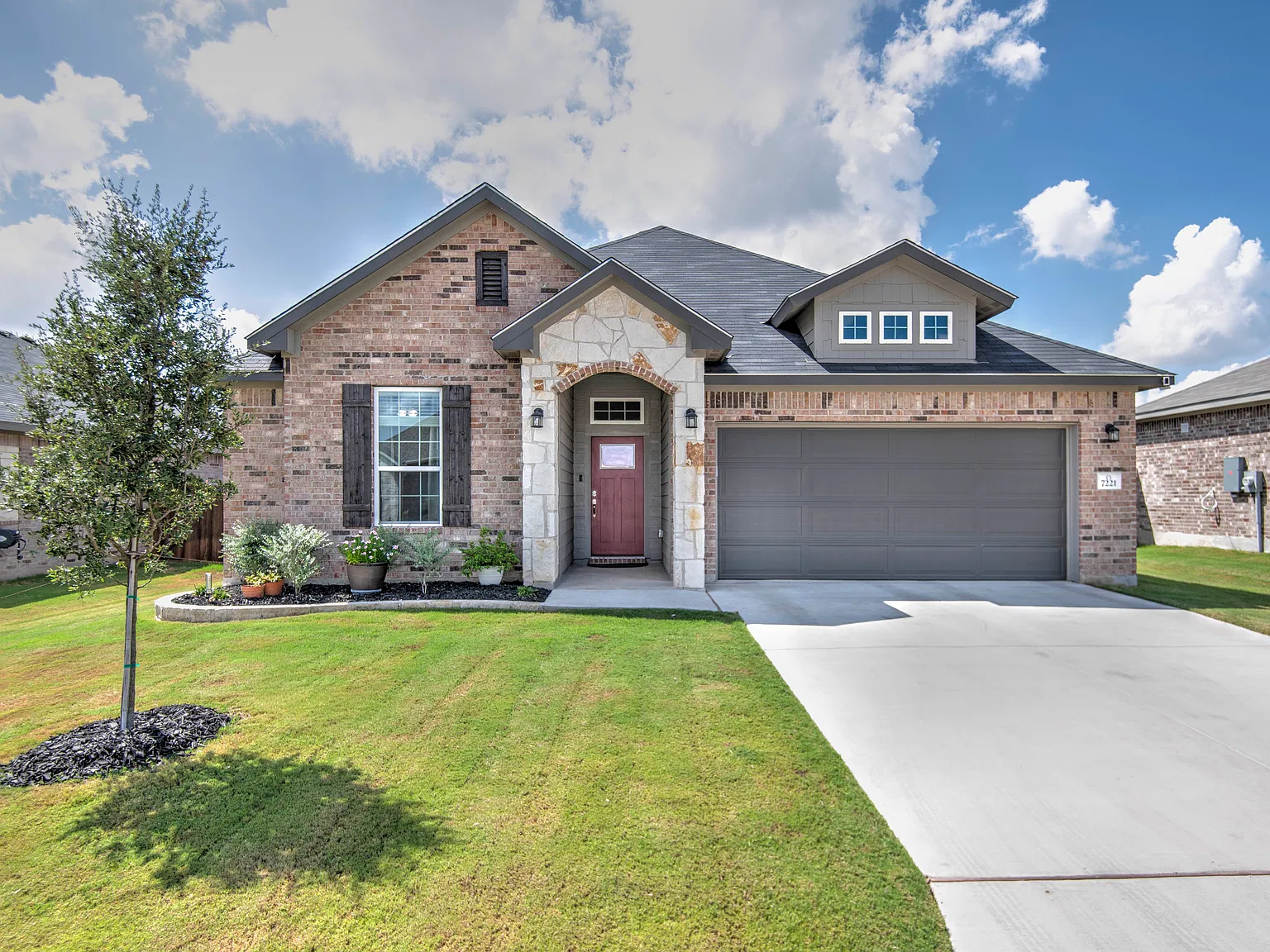 4 bed, 2219 sqft, $2,450 — Photo 1