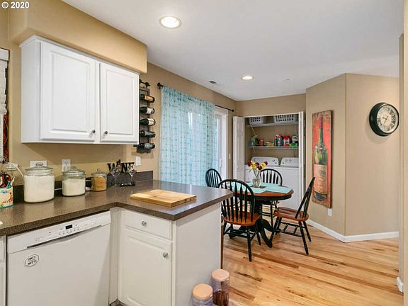 3rd image of 84 River Rock Ln
