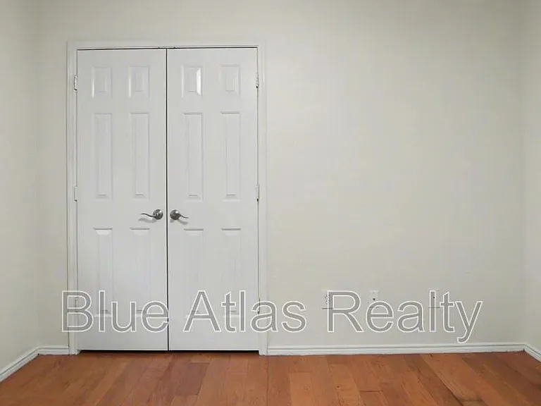 4905 Canberra Ln — Photo 13