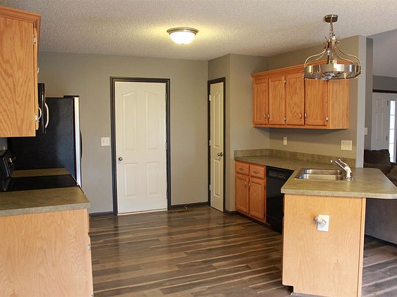3rd image of 3649 Aurora Dr