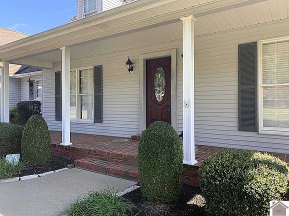 2nd image of 1551 Canterbury Dr