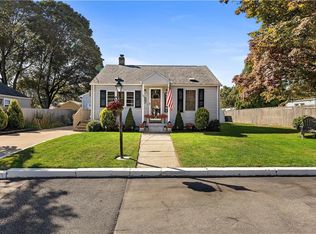 38 Parade Rd, Warwick, RI 02886