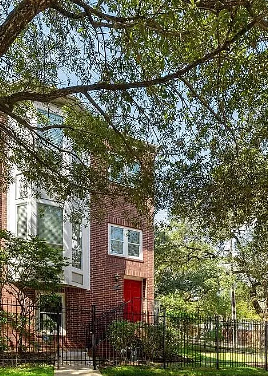 3 bed, 1980 sqft, $2,600 — Photo 2