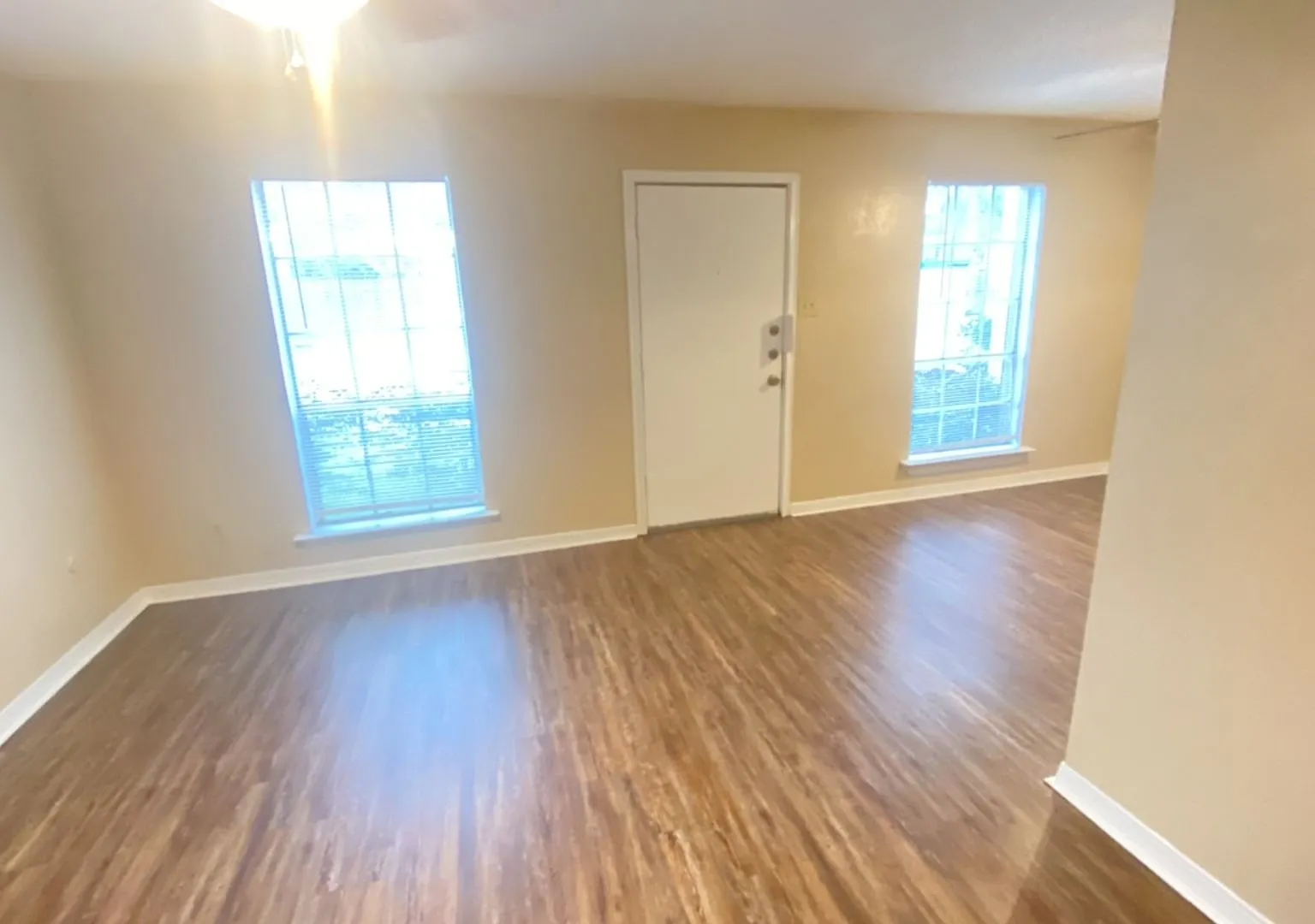 2 bed, 1100 sqft, $895 — Photo 3