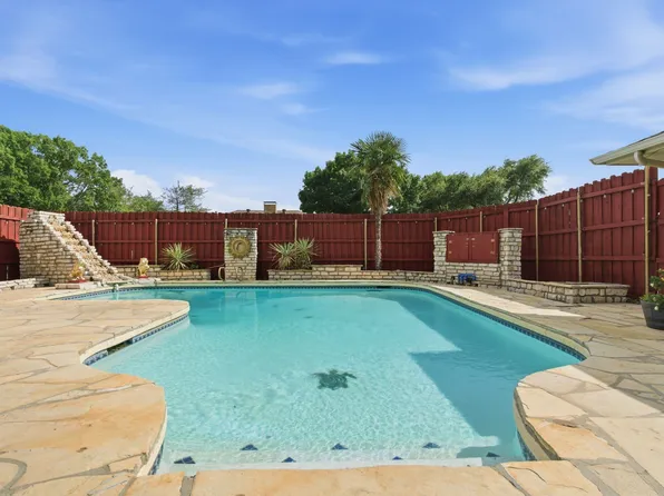 1025 Hampshire Ln, Carrollton, TX 75007