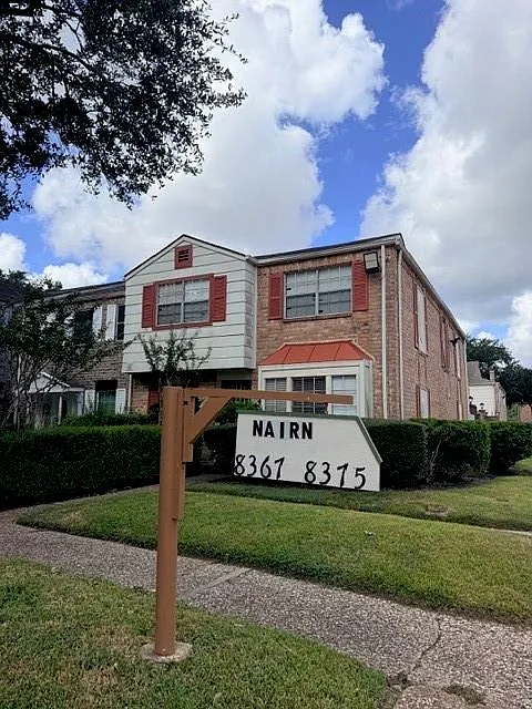 3 bed, 2.5 bath, 2250 sqft, $2,100 — Photo 2