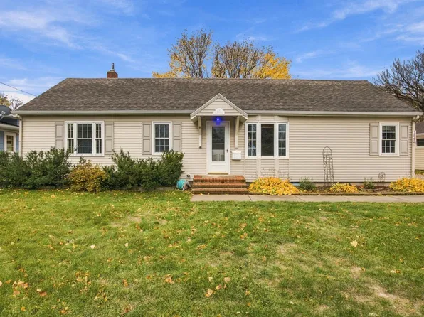 1825 4th St S, Moorhead, MN 56560