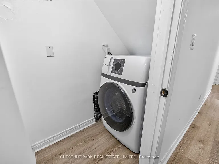 2823 Saint Clair Ave E #LOWER — Photo 18