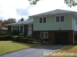 32 Roe St, Melville, NY 11747