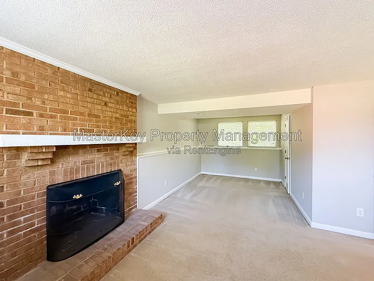 704 E Dynasty Dr — Photo 19