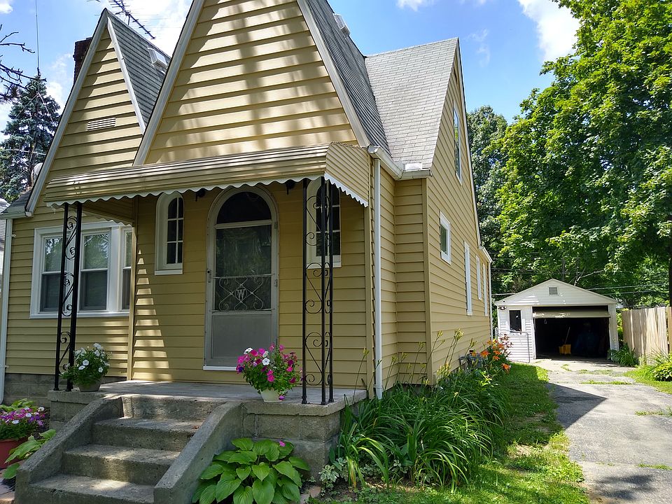 1st image of 2333 Montroyal Ave
