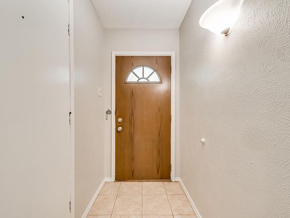 3rd image of 7404 Sandhurst Ln S