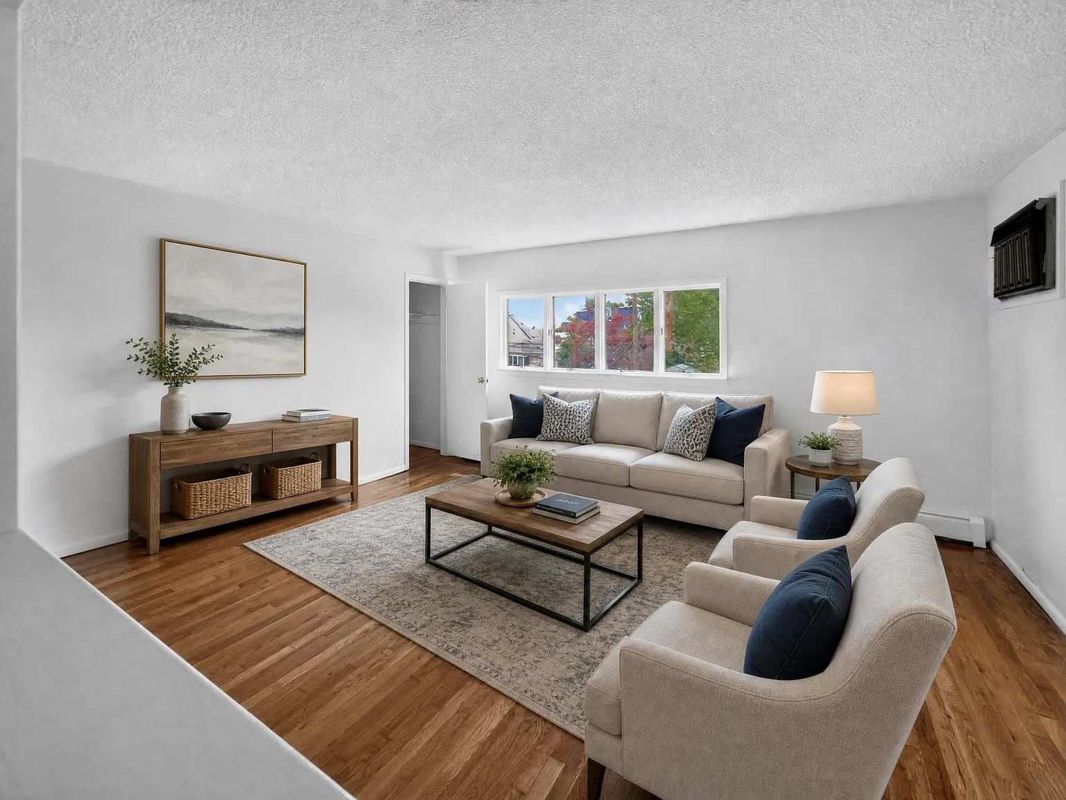 2 bed, 1.0 bath, 900 sqft, $2,100 — Photo 1