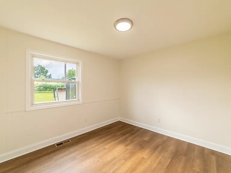384 Sassafras Dr — Photo 14