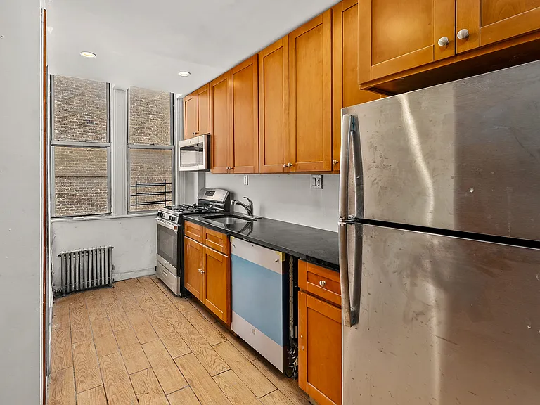 96 Graham Ave #1B — Photo 5