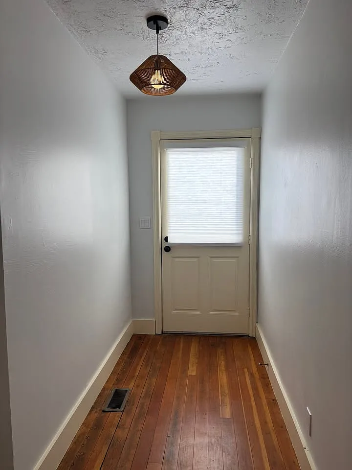 3 bed, 980 sqft, $3,200 — Photo 4