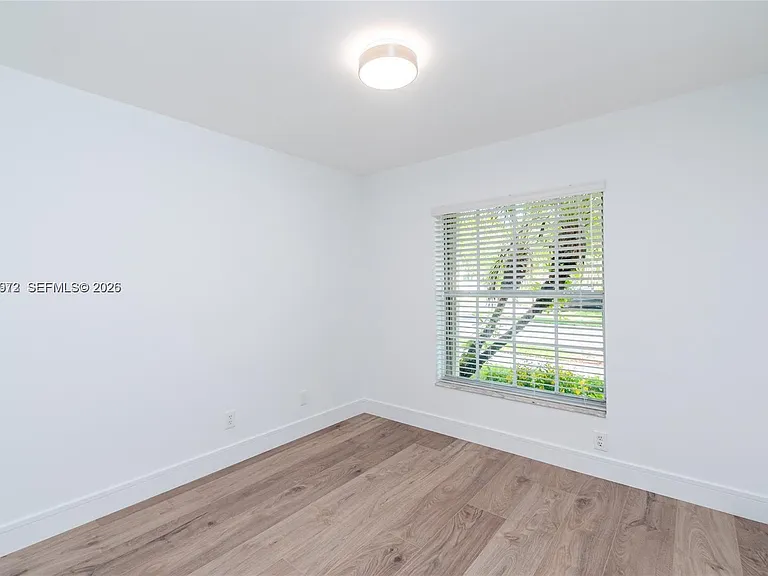 812 Garnet Cir — Photo 10
