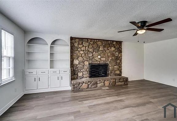 3rd image of 2505 Virginia Blvd NW