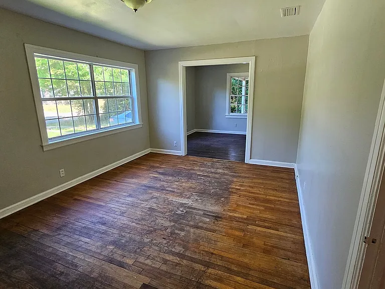 817 Hawkins St — Photo 10