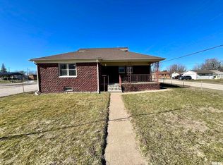 701 1st St, Colona, IL 61241