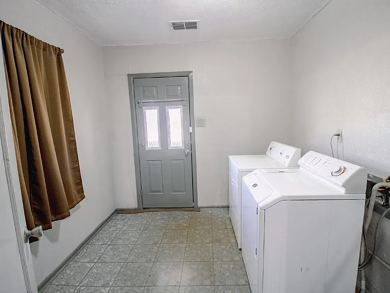 3114 Baylor St — Photo 12