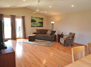 27 Cypress Dr, Vermillion, SD 57069