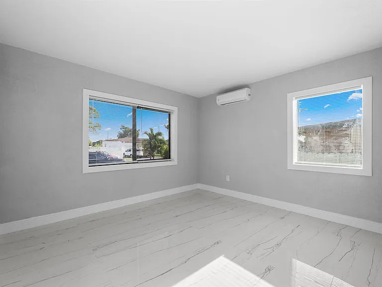 1300 NW 90th St — Photo 11