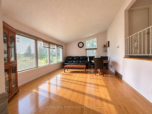 3rd image of 491 Elmira Rd N