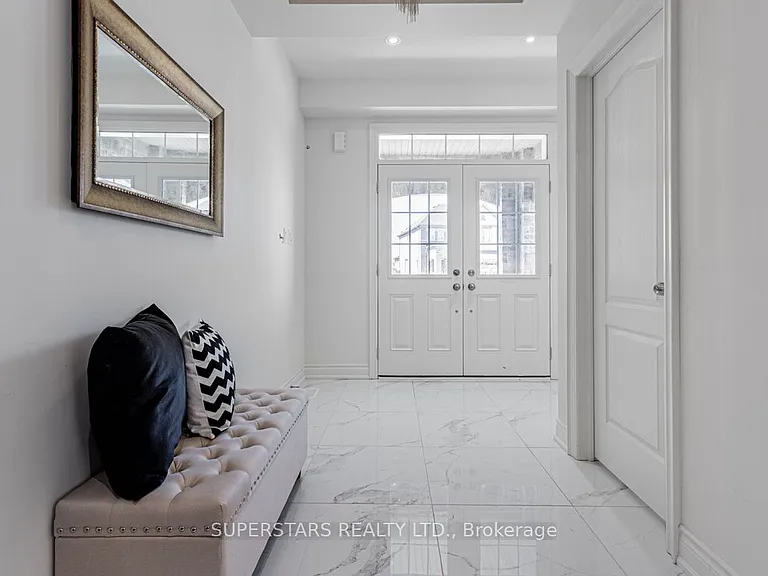 11 Empire Dr — Photo 2