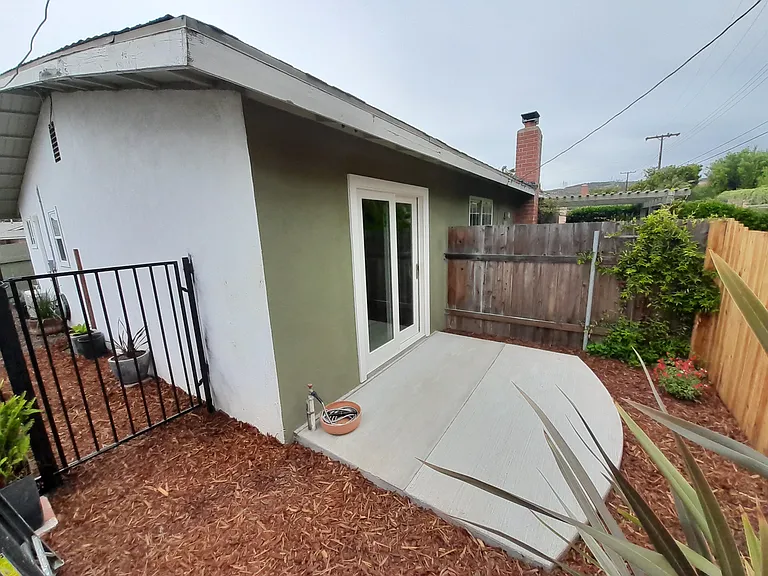 N San Mateo Ave — Photo 15