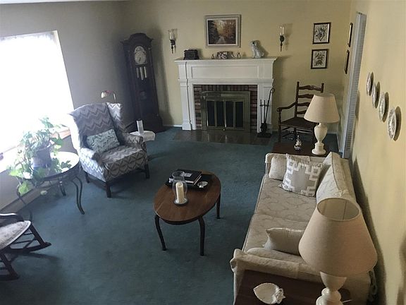 5th image of 18 Vichy Dr