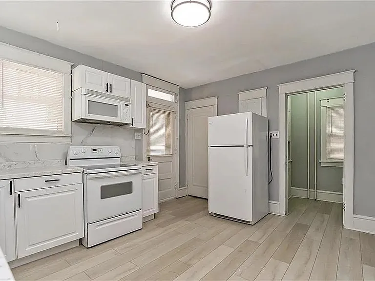 19 E Center St — Photo 7