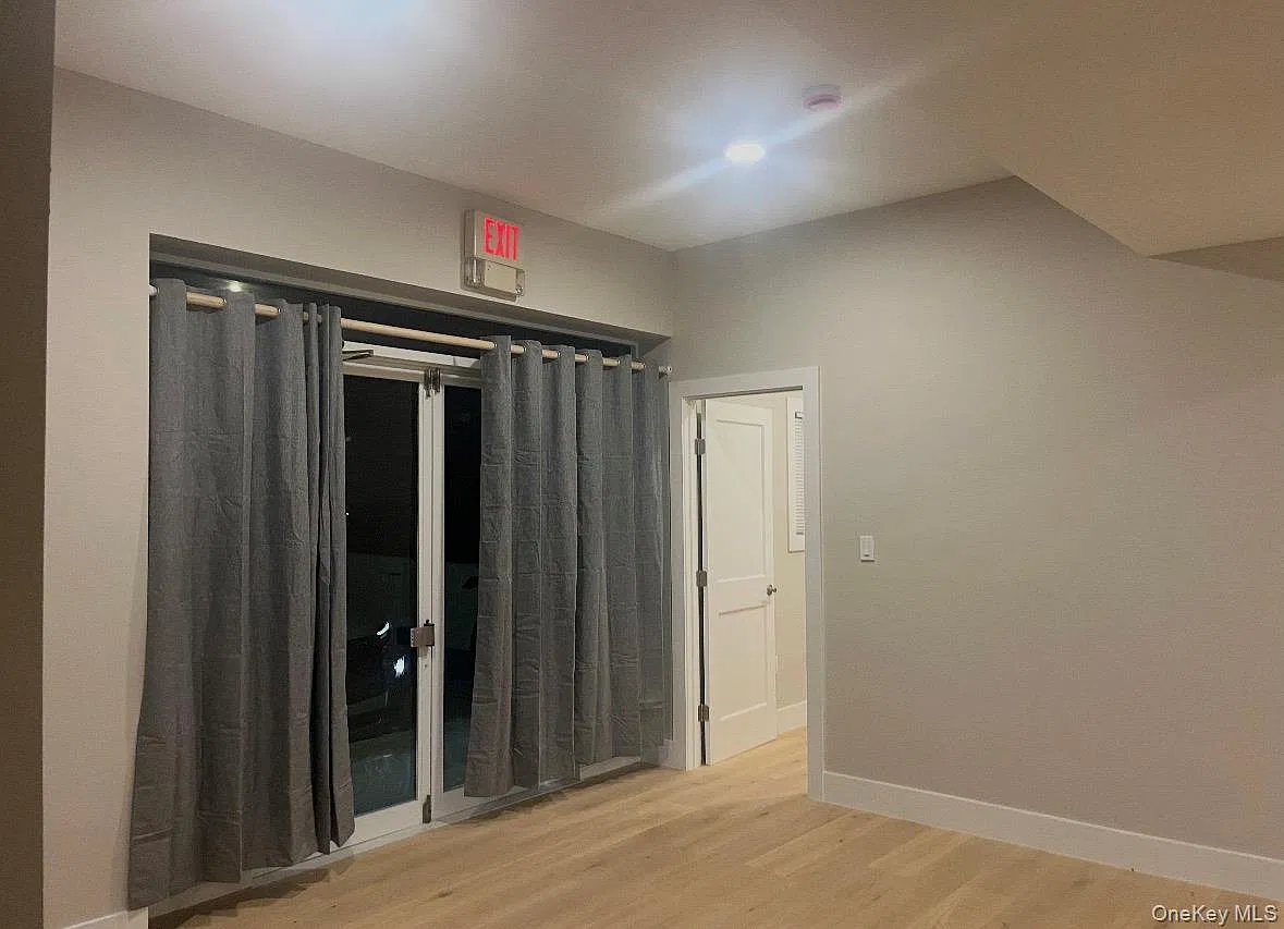 1 bed, 1.0 bath, 6830 sqft, $2,500 — Photo 4