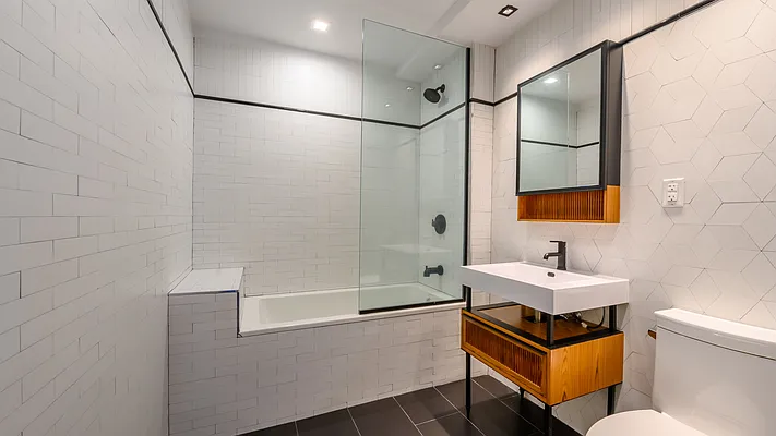 Rented by Nooklyn NYC LLC | media 104