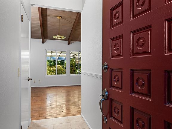 4th image of 2113 Harris Court