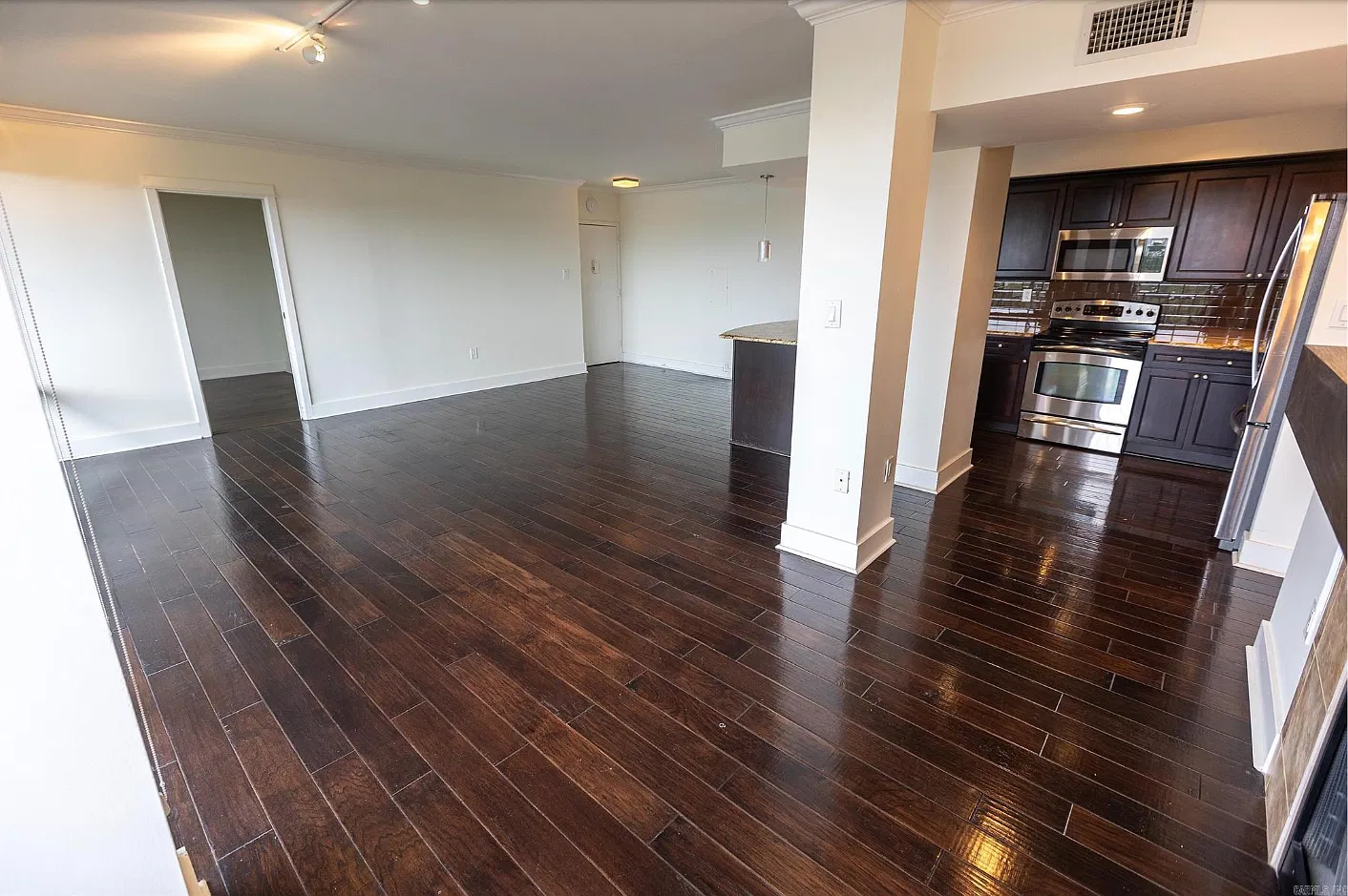 2 bed, 1129 sqft, $1,600 — Photo 4