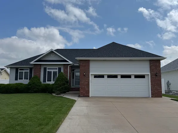 1402 W 44th St, Hays, KS 67601