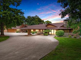 1800 Winged Foot Dr, Pekin, IL