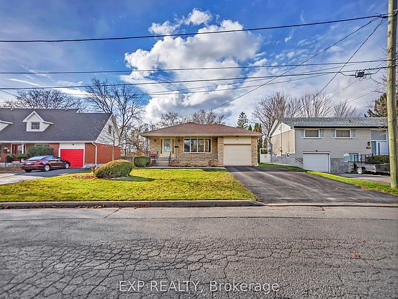 3rd image of 16 Applewood Dr